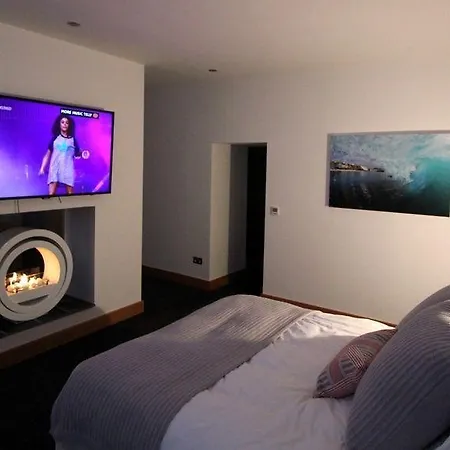 The Oceanic Luxury Hotel