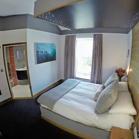 The Oceanic Luxury Hotel 4*